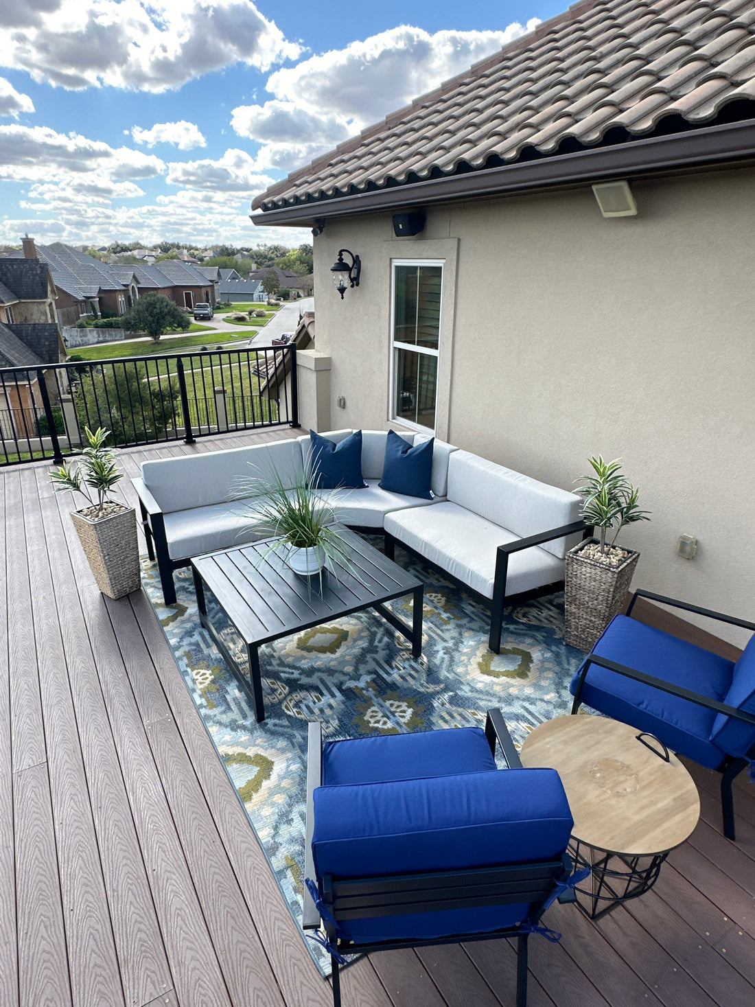 Why WUGS Are the Best Outdoor Rug That Won’t Blow Away